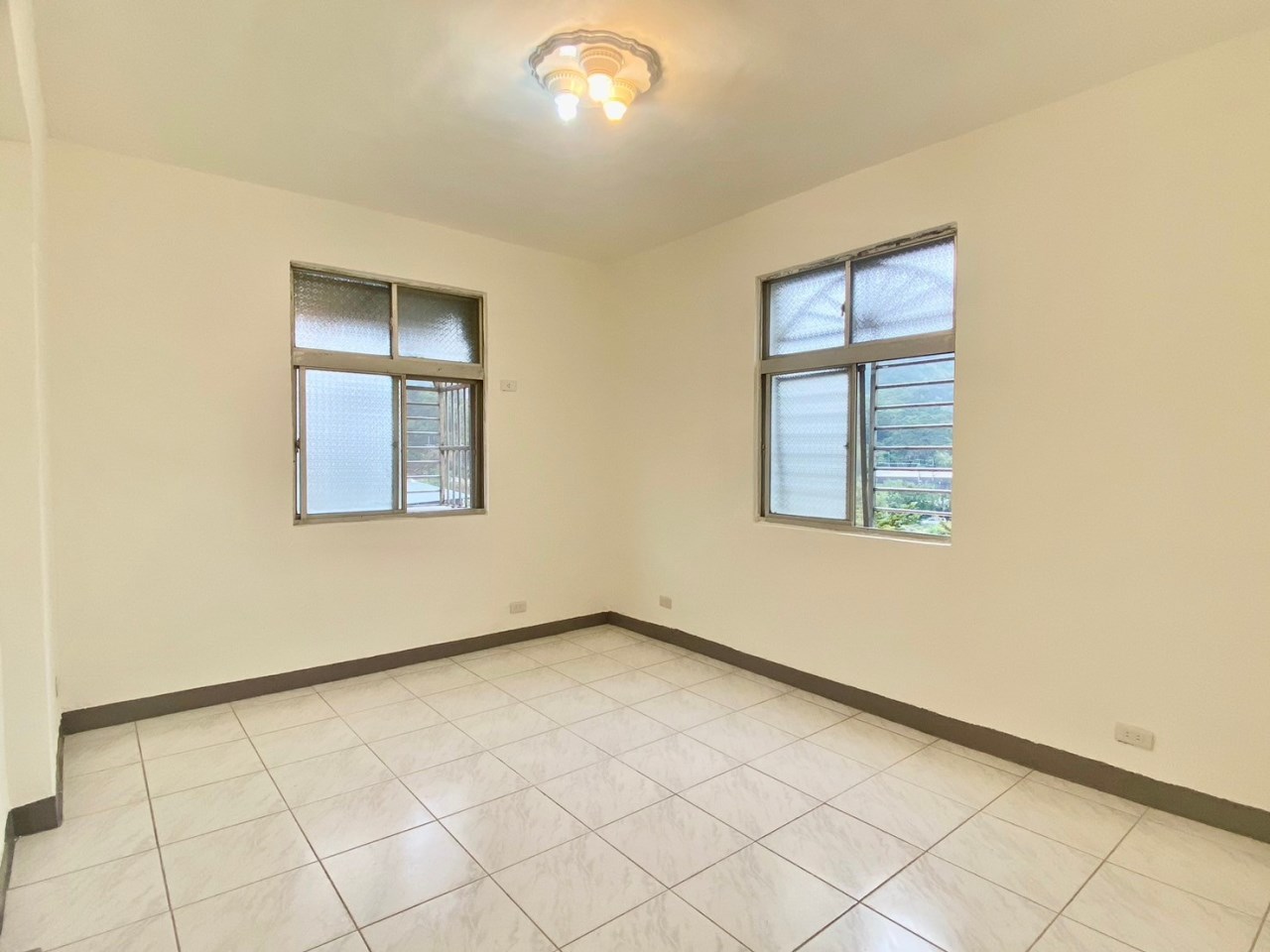 新店錦繡社區邊間亮麗美寓