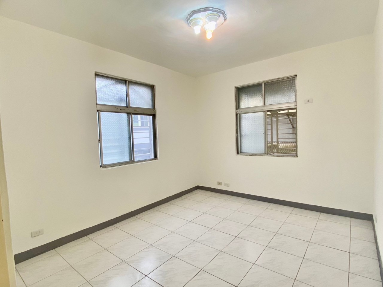 新店錦繡社區邊間亮麗美寓