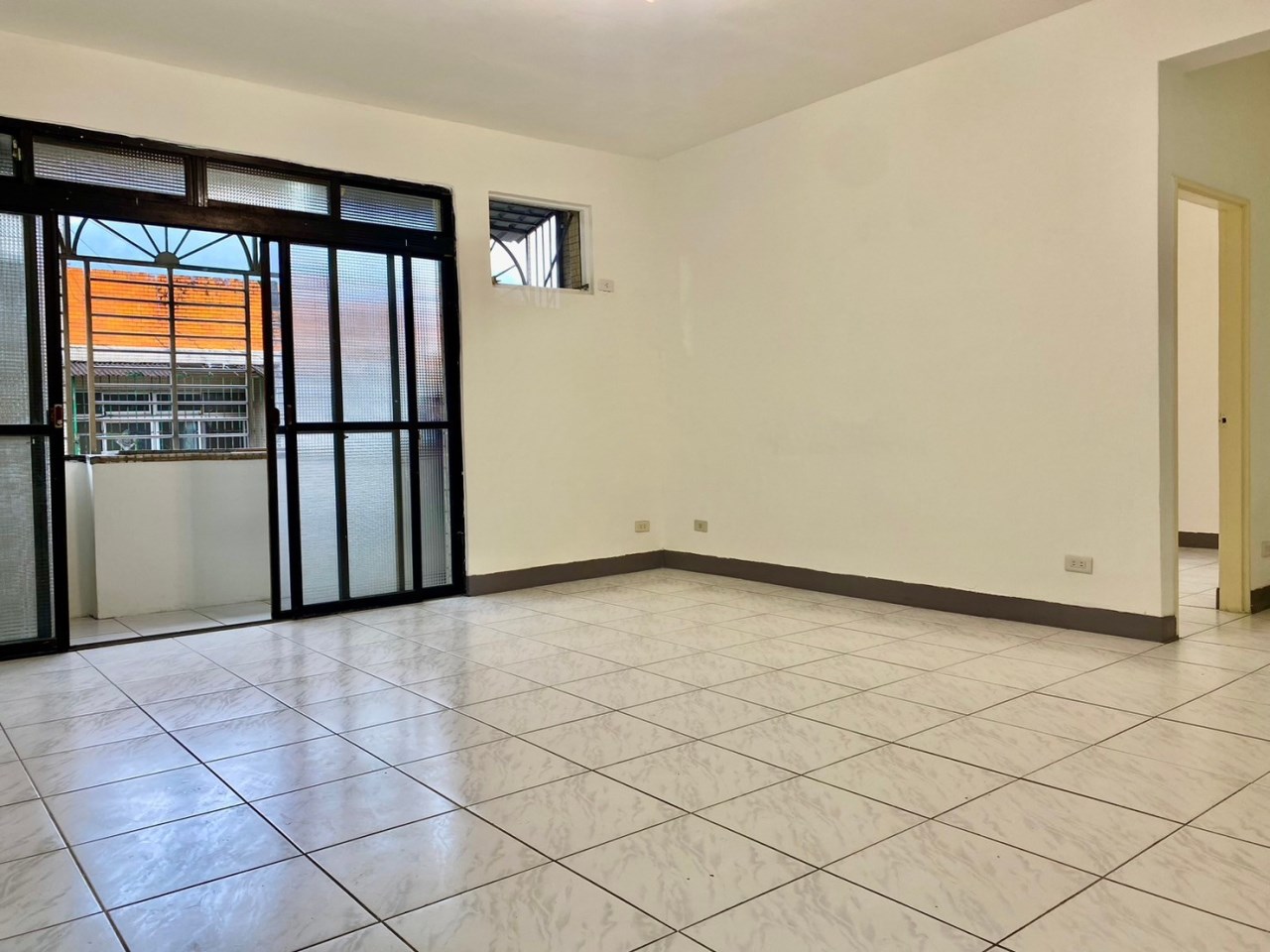 新店錦繡社區邊間亮麗美寓