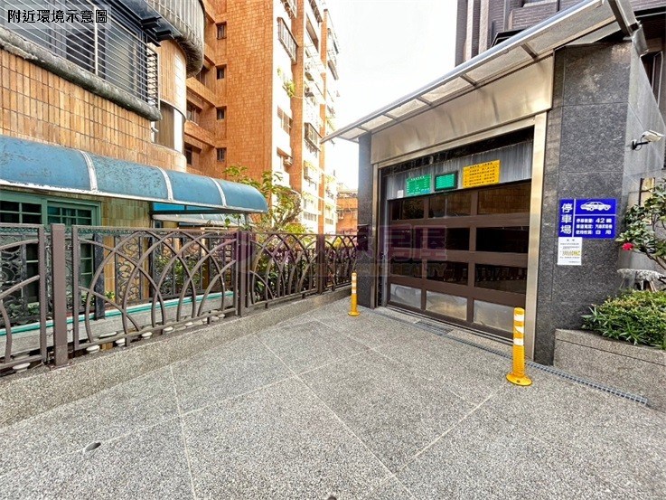 綠意盎然優美店面