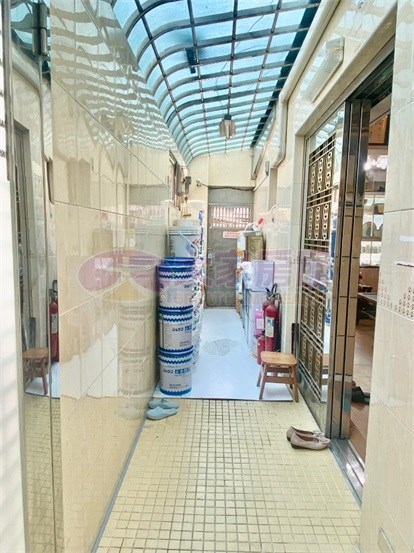 靜心景華三角窗雙邊店面
